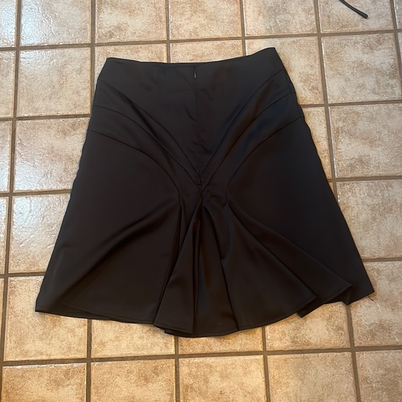 Fantastic black skirt - Picture 3 of 8